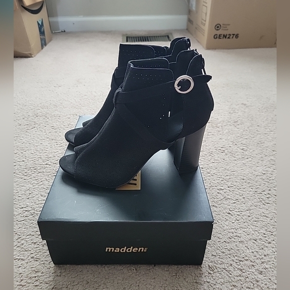 Madden Women's Bryin Peep Toe Heels - Picture 6 of 8